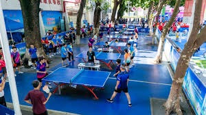 亚利桑那响尾蛇凭借兰迪·强森与席林组成的“左右王牌”，击败洋基王朝首夺冠军